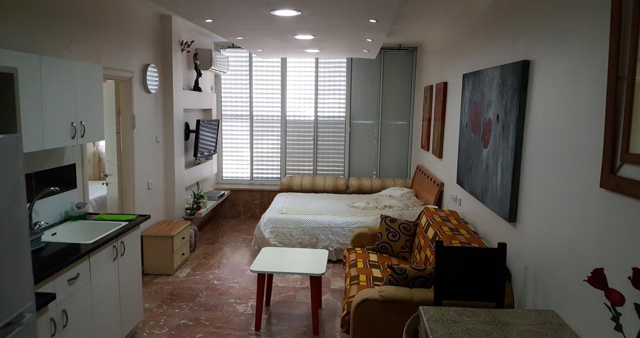 Ezore Yam Apartmens - Elmali'Akh St. 4 Бат Ям Екстериор снимка